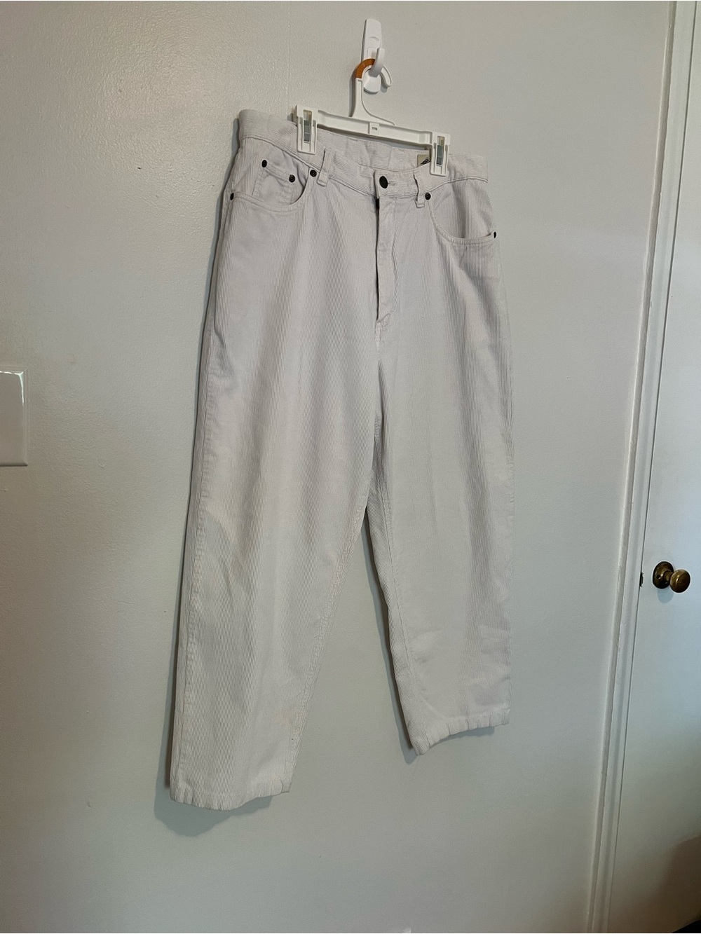 Women’s White Corduroy Straight-Leg Jeans